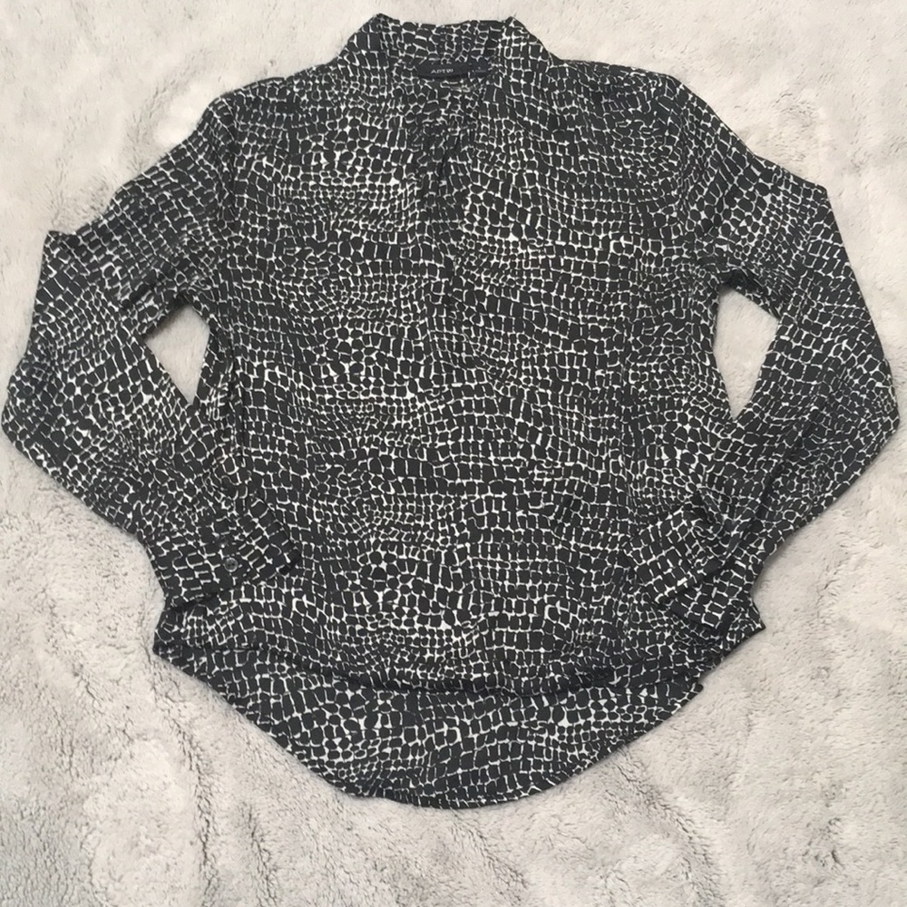 🎉 New Item 🎉 Apt. 9 animal print surplus blouse!